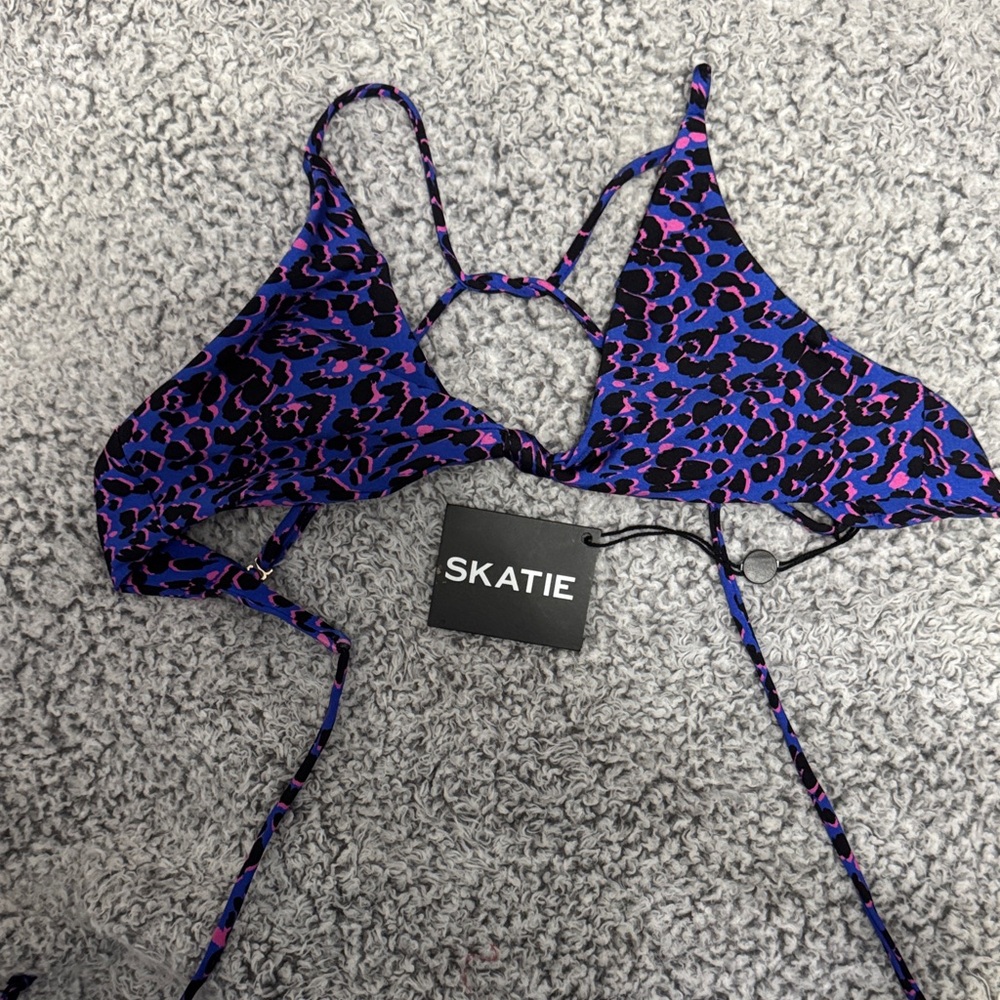 Brand New, Never Worn Skatie Sarah Top in Atomic Size S